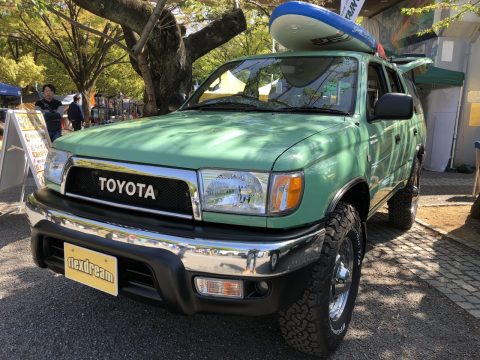 ハイラックスサーフ　ナローボディ　TOYOTAロゴグリル　USスタイル